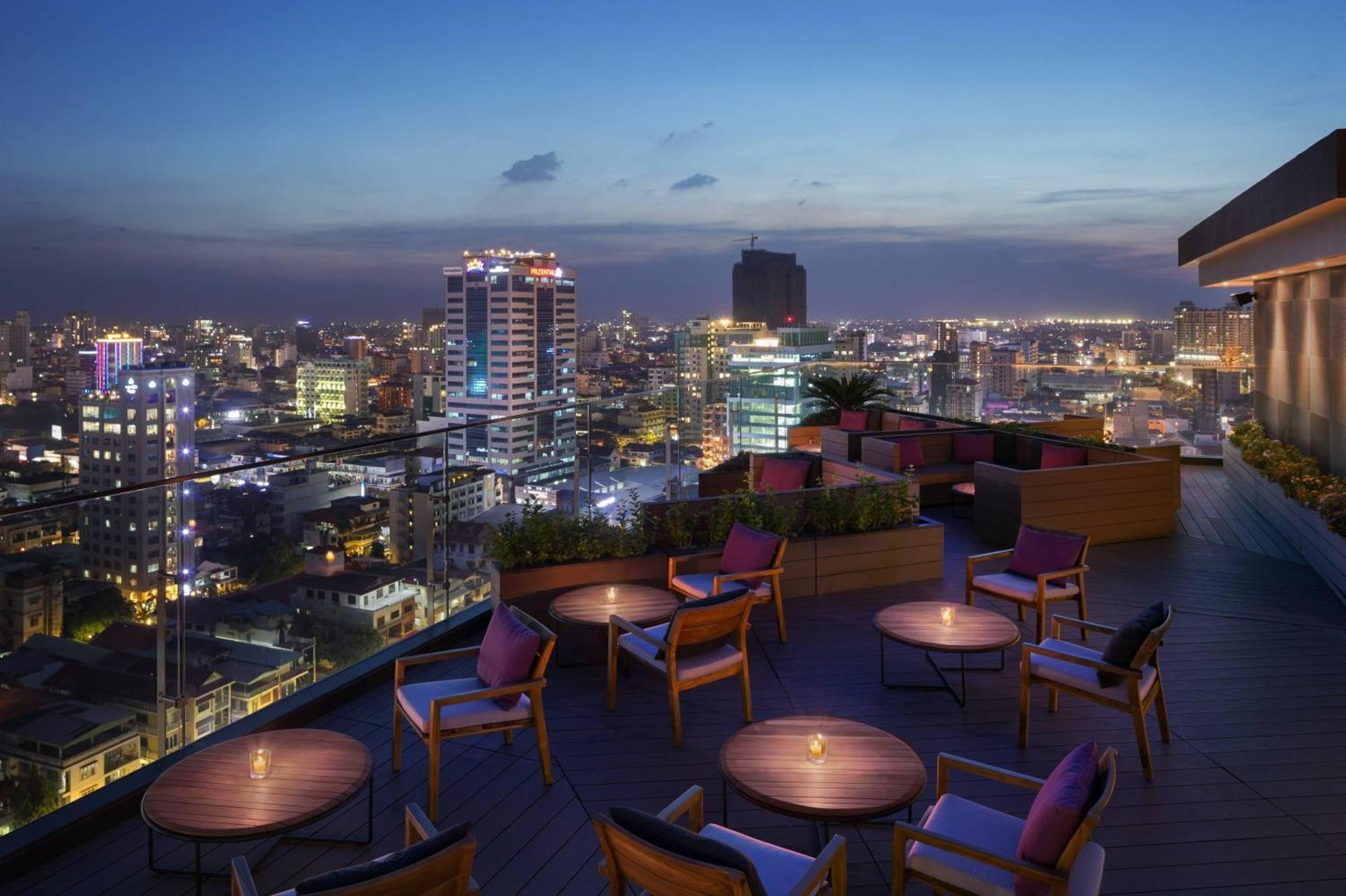 Hotel Courtyard By Marriott Phnom Penh Exterior foto