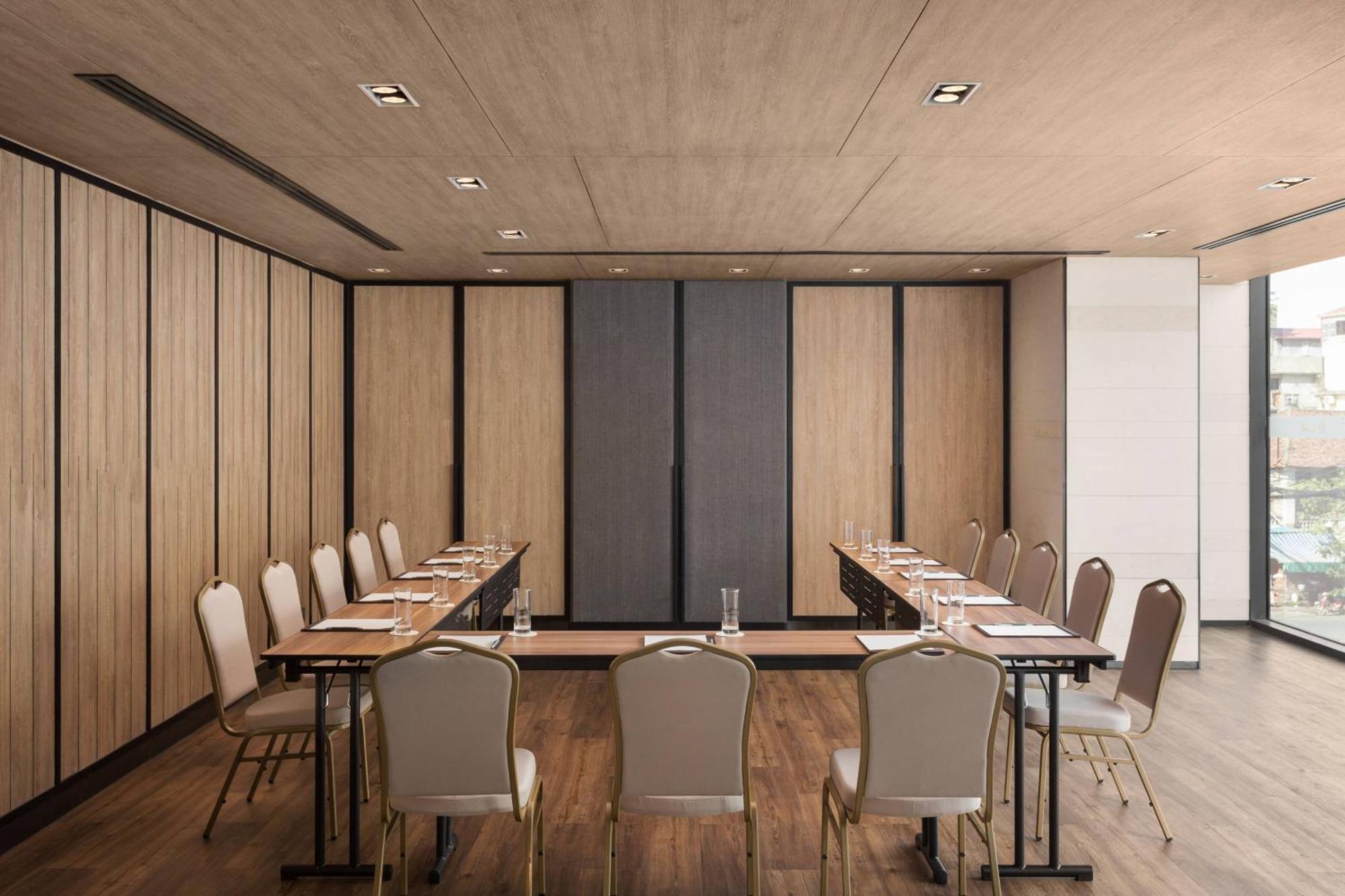 Hotel Courtyard By Marriott Phnom Penh Exterior foto