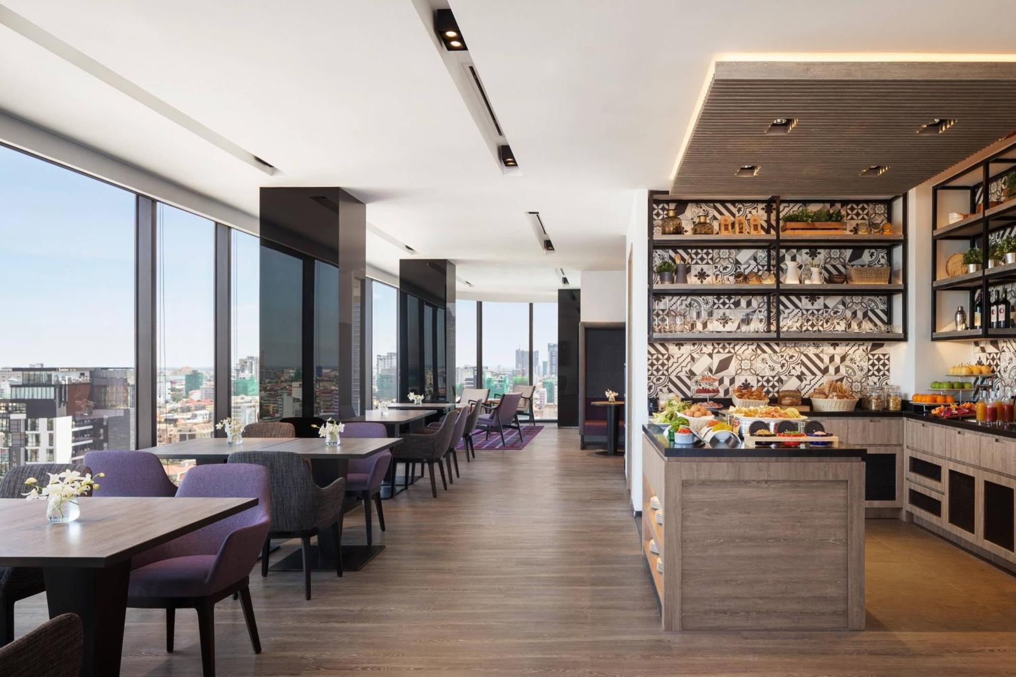 Hotel Courtyard By Marriott Phnom Penh Exterior foto