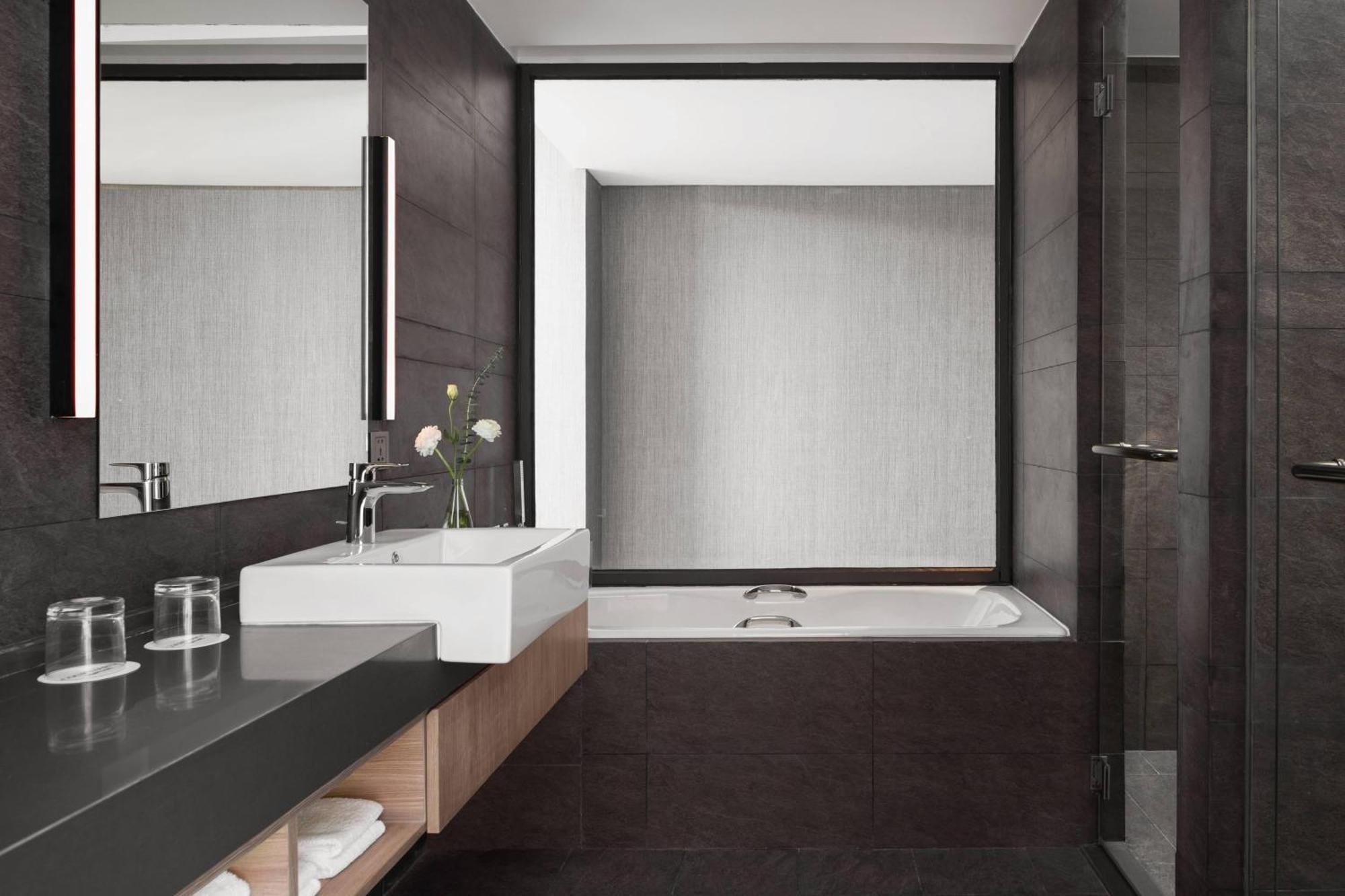 Hotel Courtyard By Marriott Phnom Penh Exterior foto