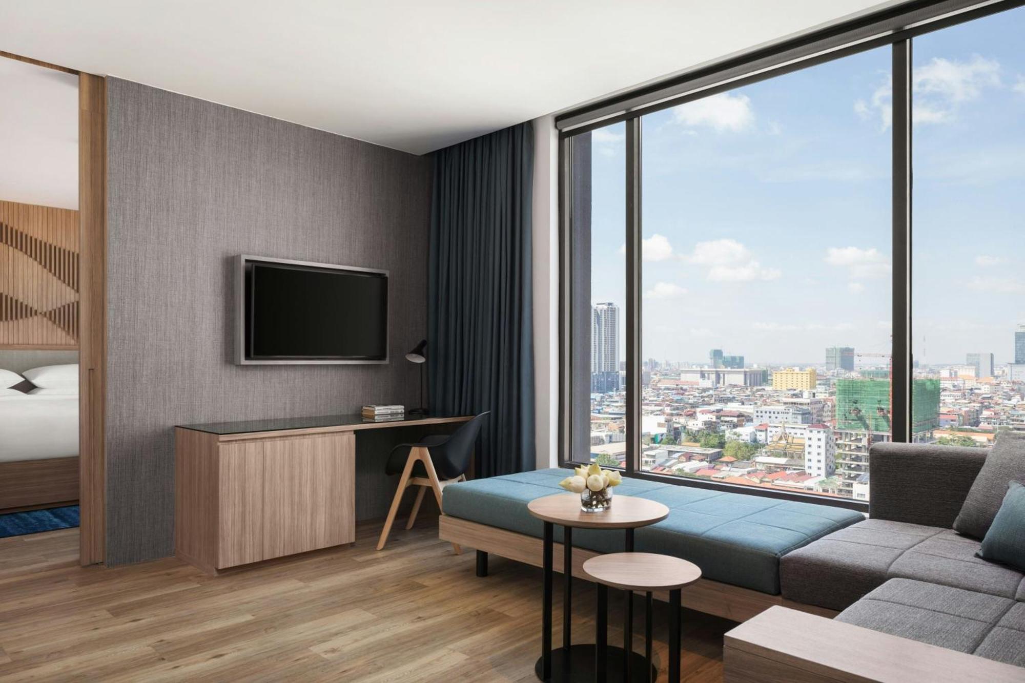 Hotel Courtyard By Marriott Phnom Penh Exterior foto