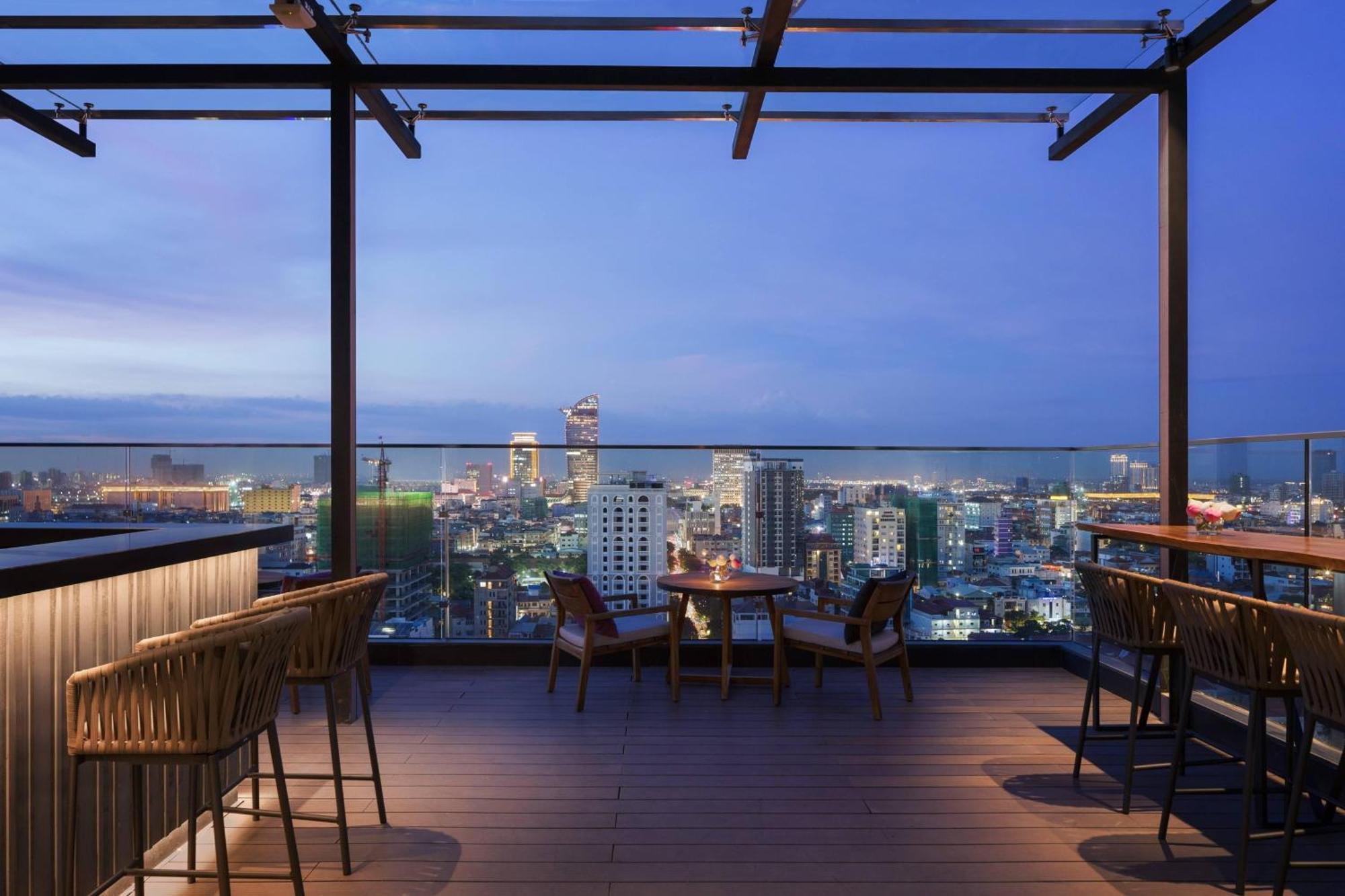 Hotel Courtyard By Marriott Phnom Penh Exterior foto