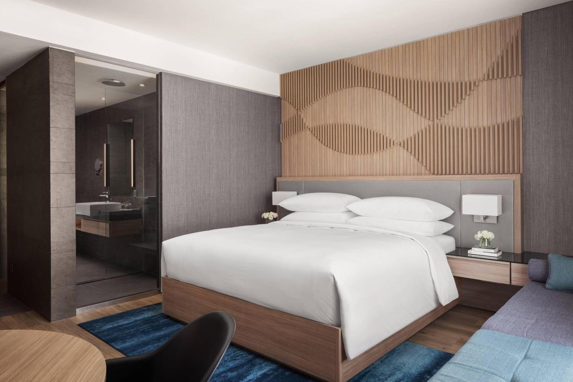 Hotel Courtyard By Marriott Phnom Penh Exterior foto