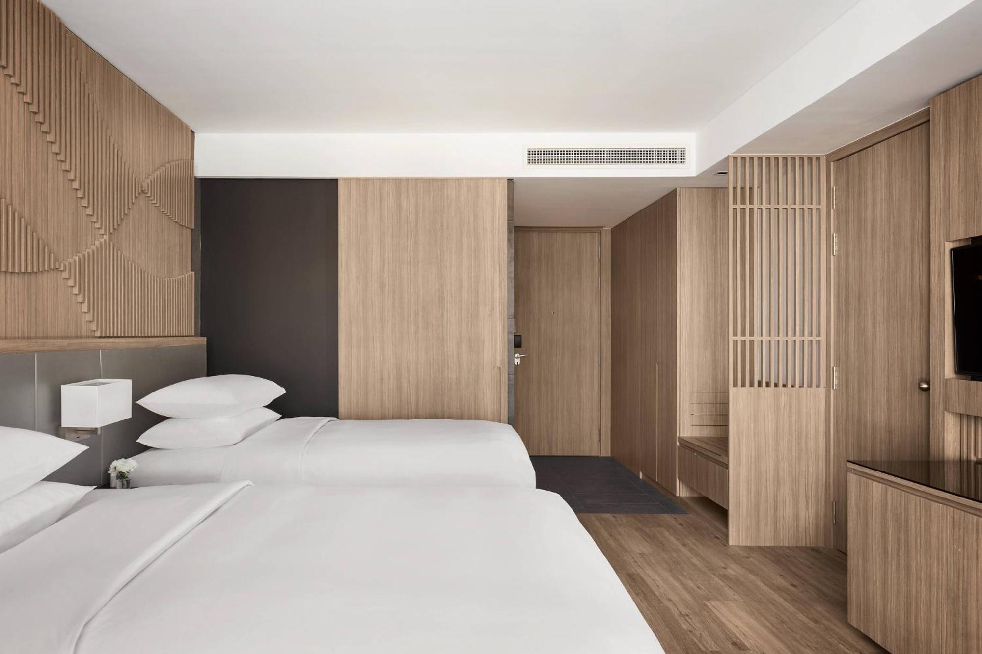 Hotel Courtyard By Marriott Phnom Penh Exterior foto