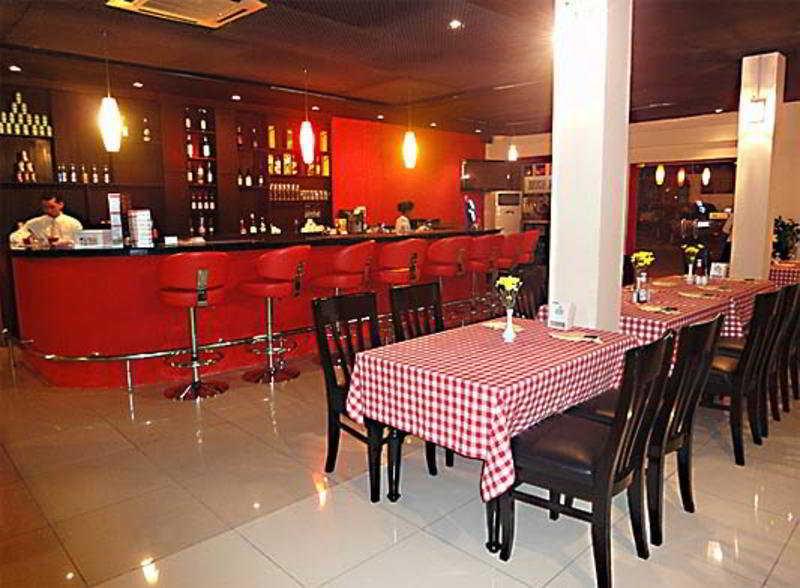 Hotel Courtyard By Marriott Phnom Penh Exterior foto
