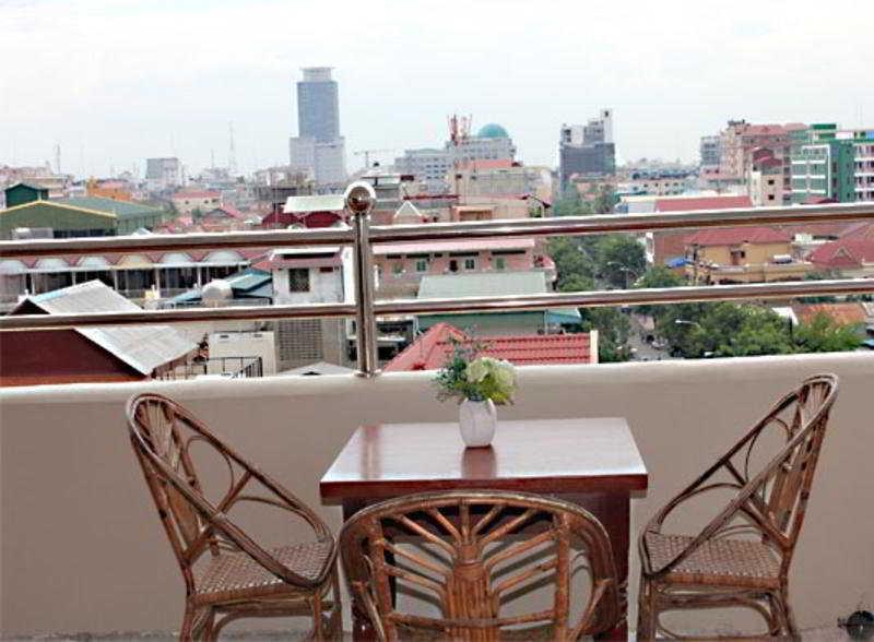 Hotel Courtyard By Marriott Phnom Penh Exterior foto
