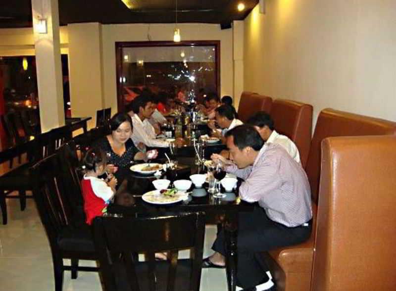 Hotel Courtyard By Marriott Phnom Penh Exterior foto